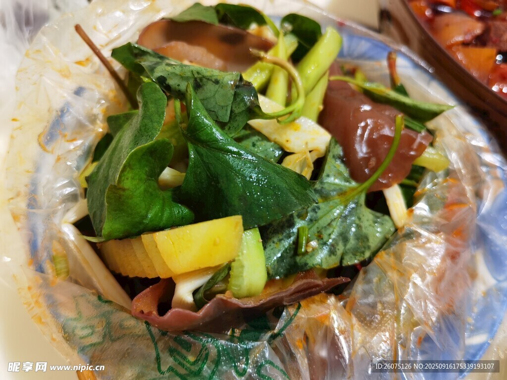 新鲜红油凉拌蔬菜