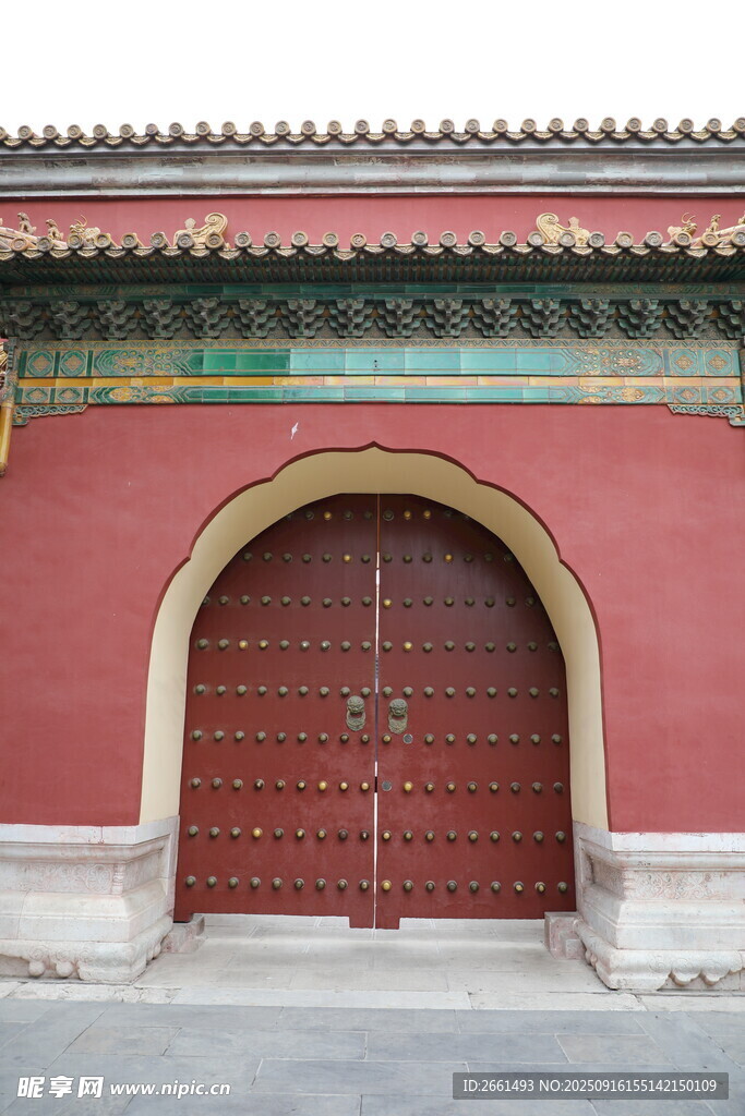 中式红墙拱门建筑景观