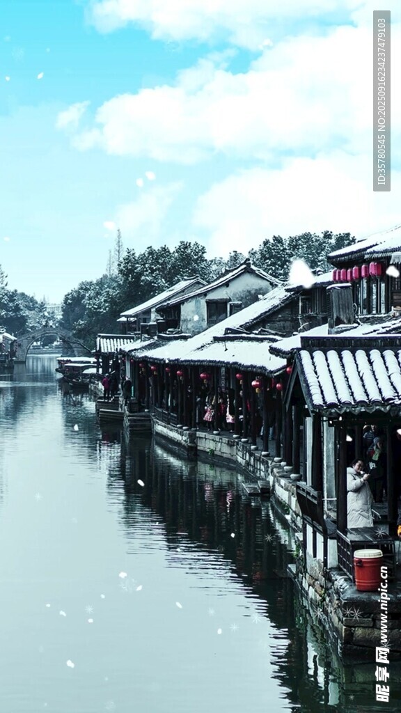江南水乡沿河古朴民居