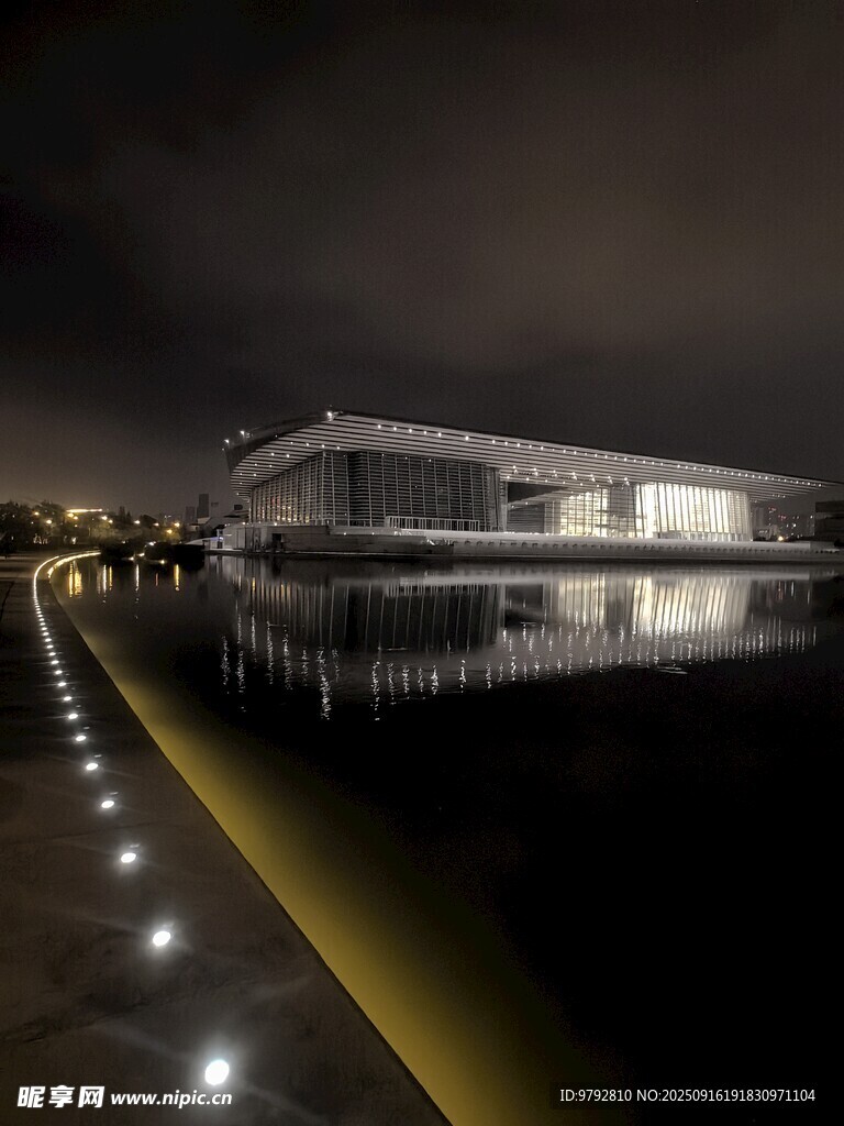 夜晚现代建筑景观