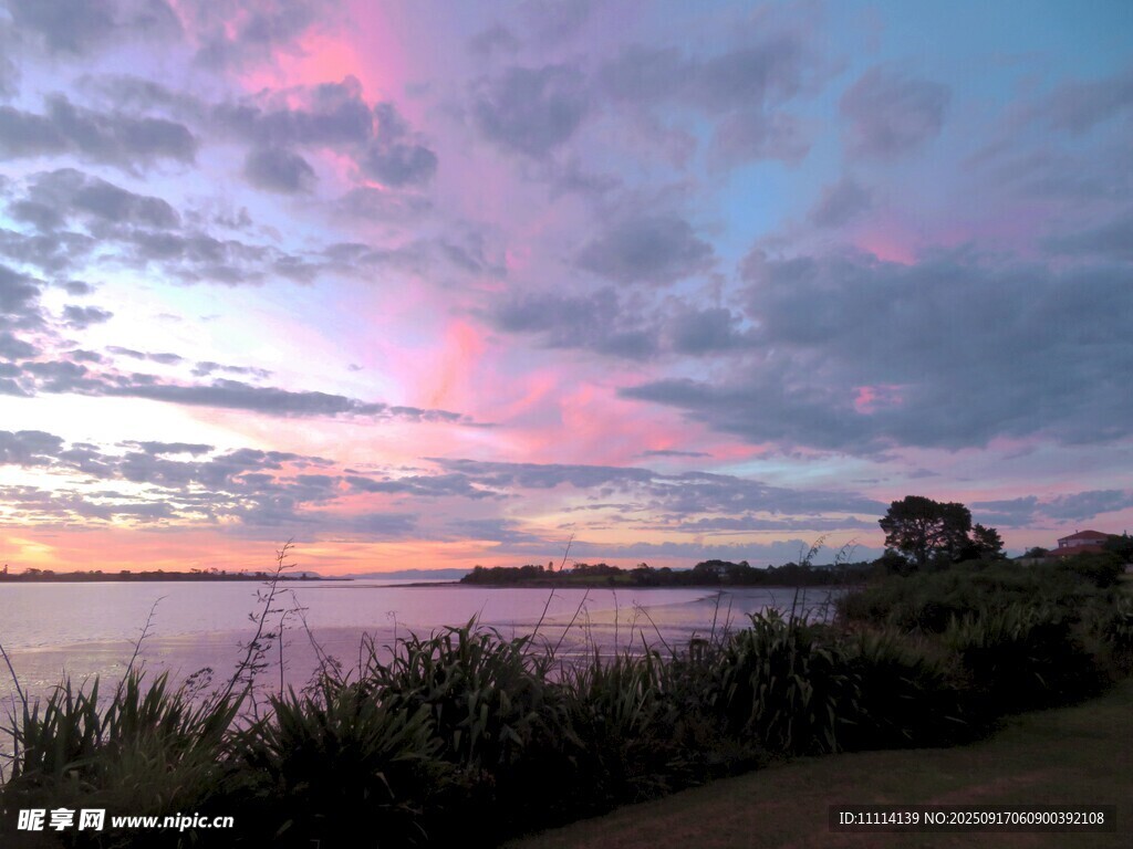 海滨绚丽晚霞美景