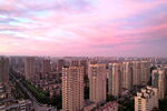 城市上空的晚霞黄昏
