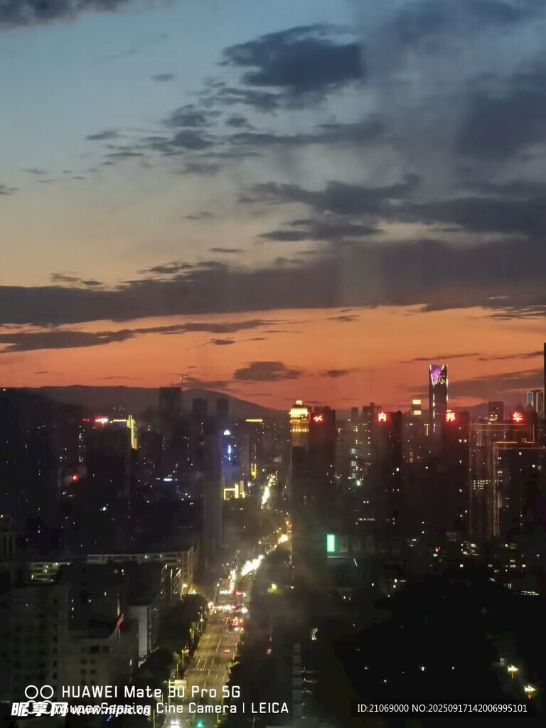 夕阳下的城市