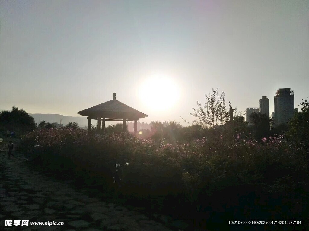 山顶夕阳