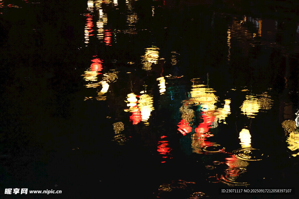 水上夜景灯光璀璨