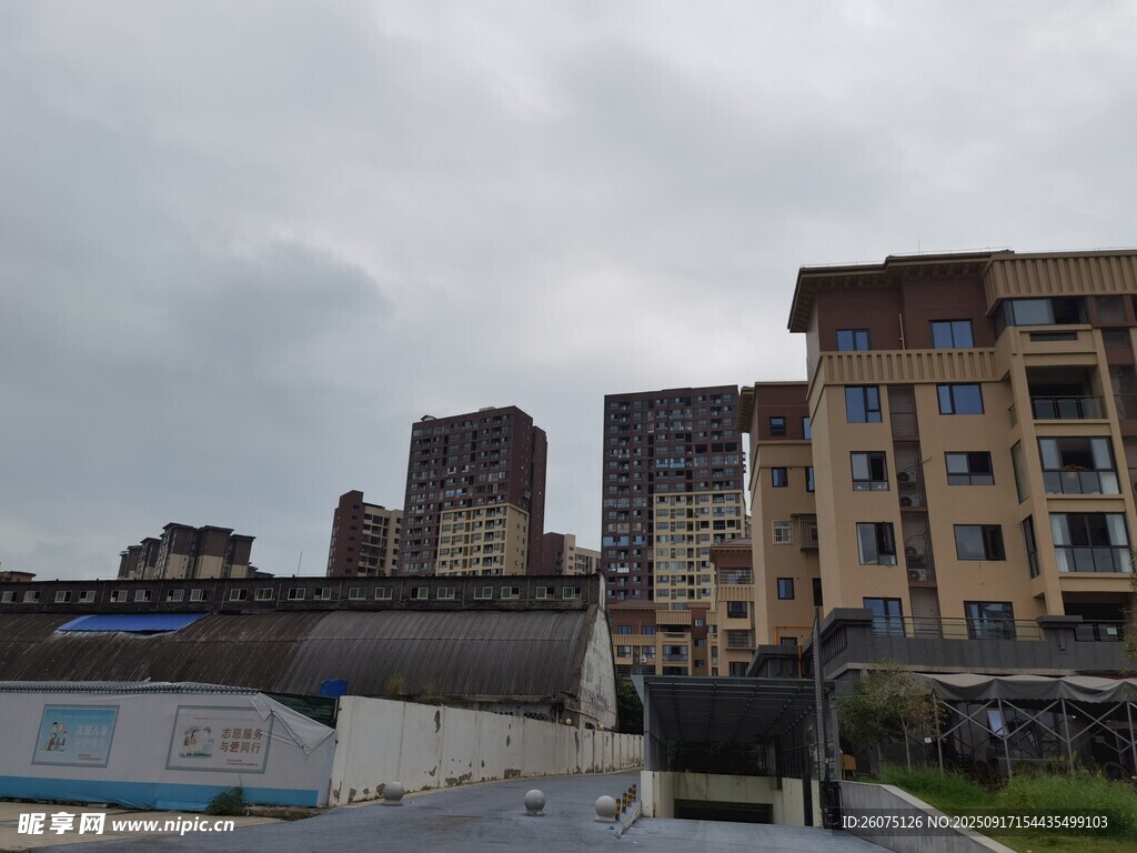 城市中待拆或已拆的建筑