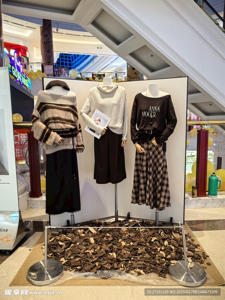 时尚女装陈列展示