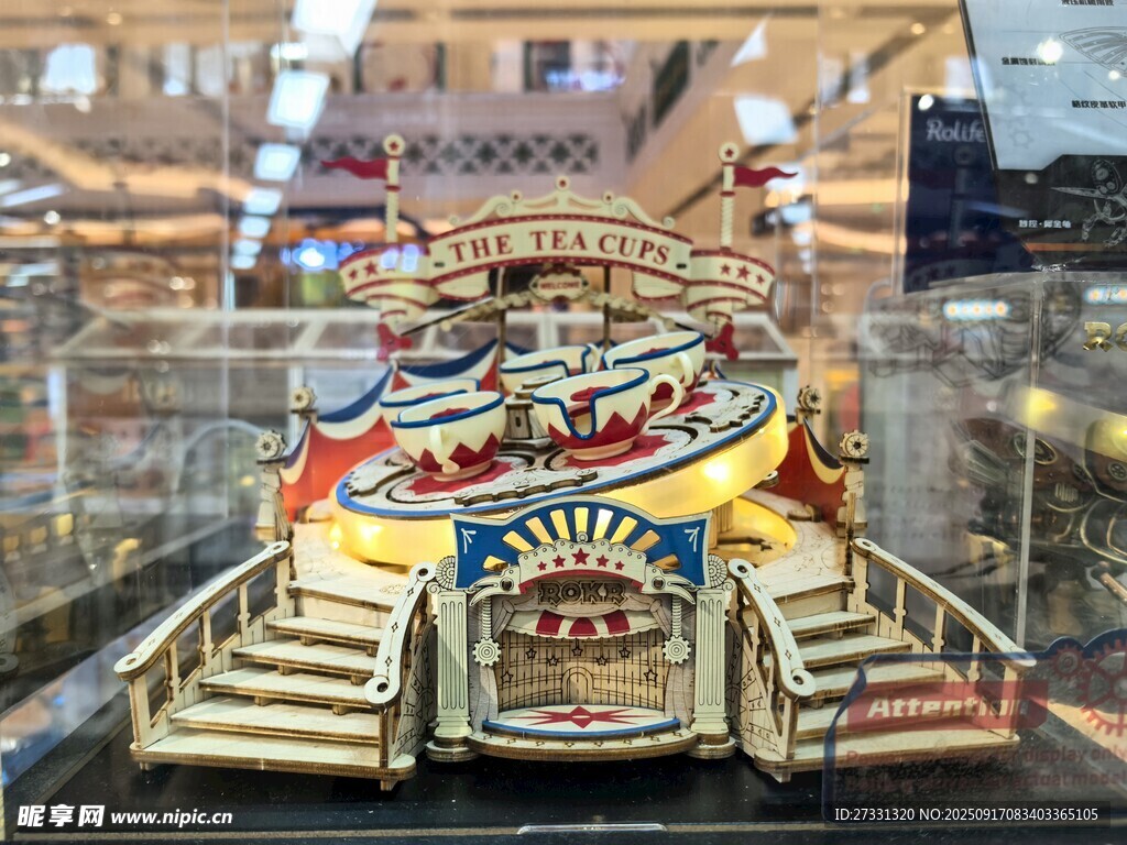 精美复古旋转木马展示