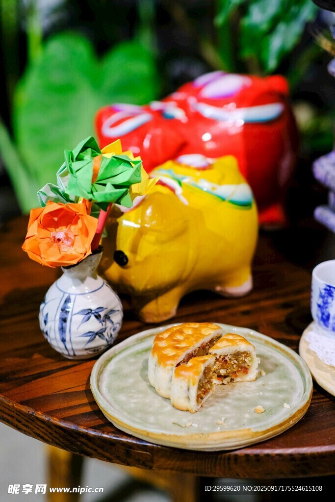 传统摆件与美味点心