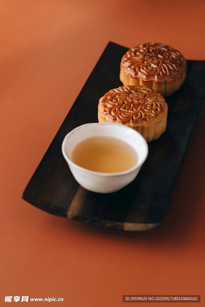 中式糕点配茶的惬意时光
