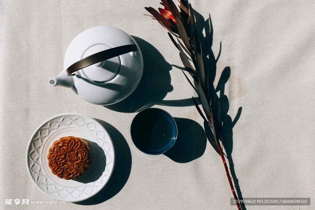 中式茶具与插花静物组合