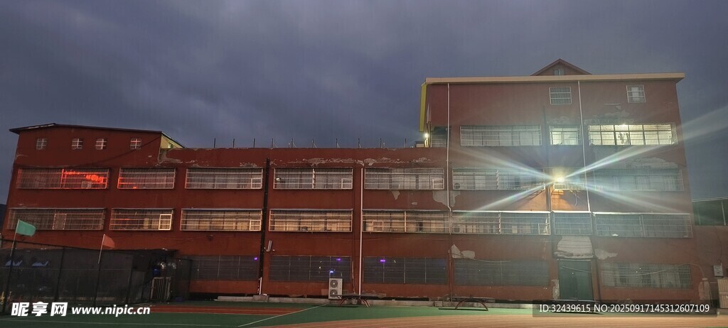 夜幕下的建筑灯光景观