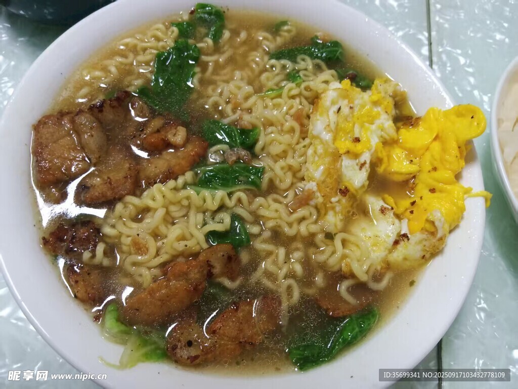 美味排骨蛋炒饭