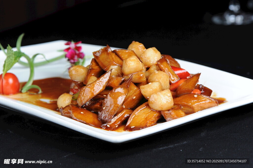 美味杏鲍菇炒肉块