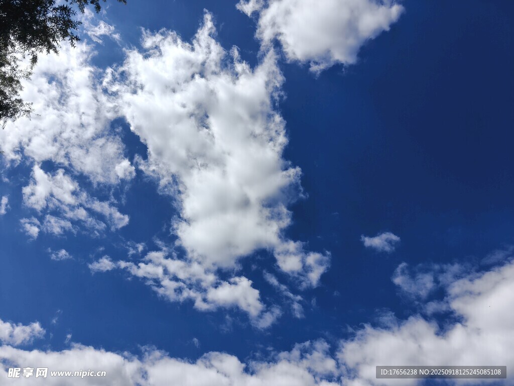 蓝天白云美景