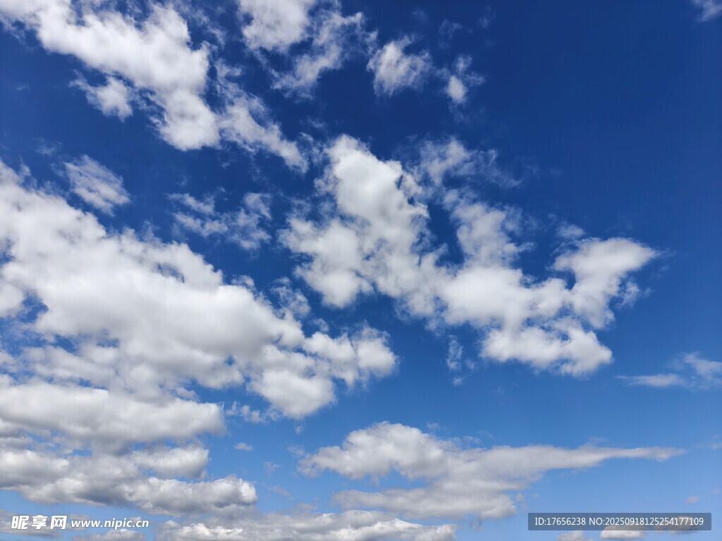 蓝天白云美景