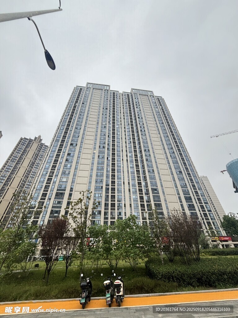 城市中的高层住宅楼