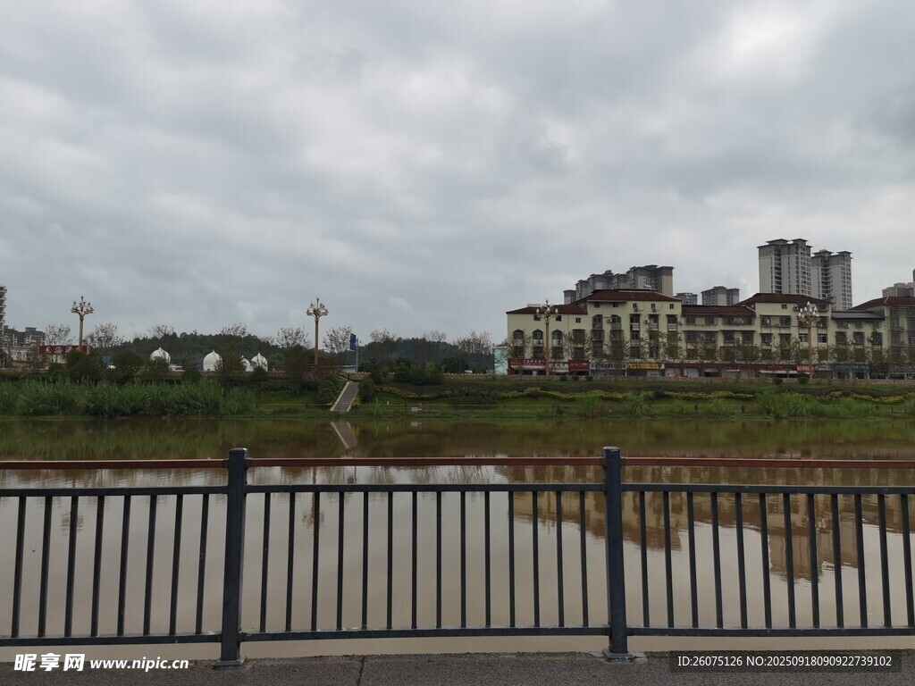湖畔建筑景观