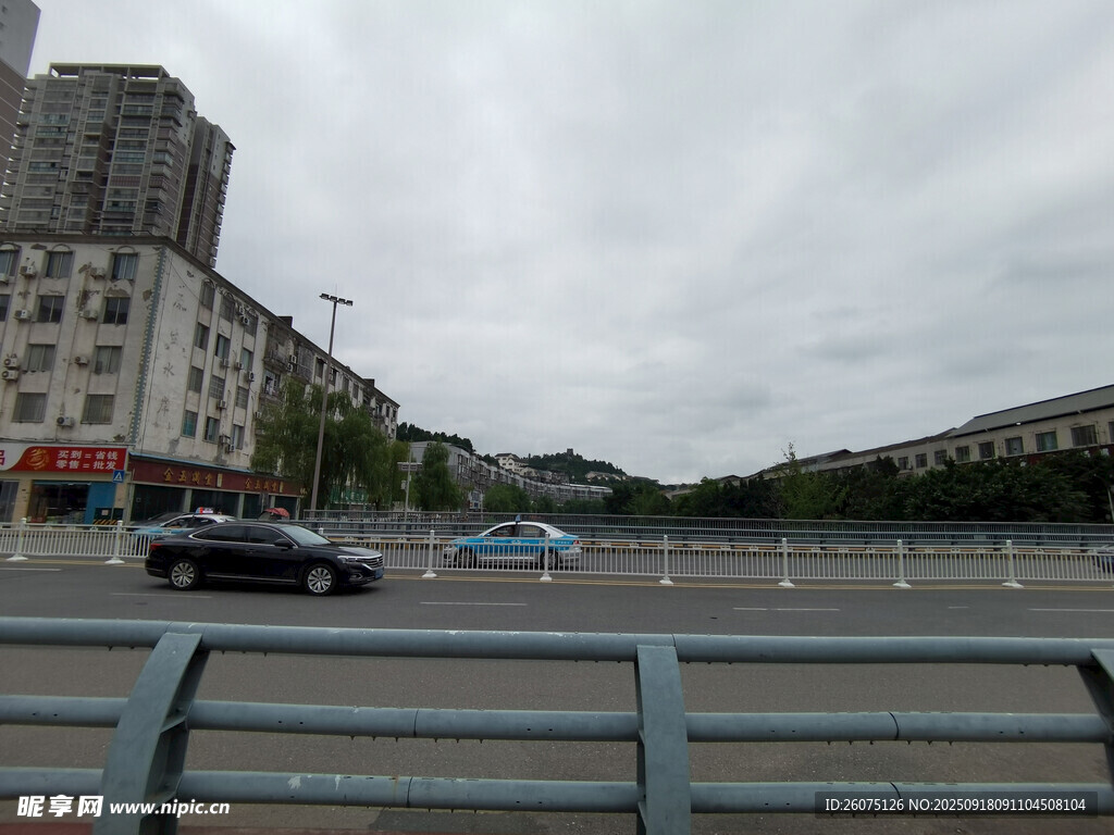 城市街道行车景象