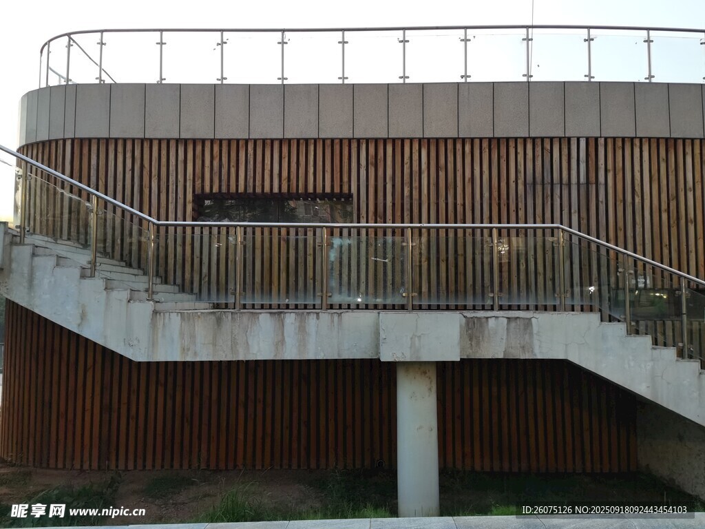 现代木质建筑户外楼梯