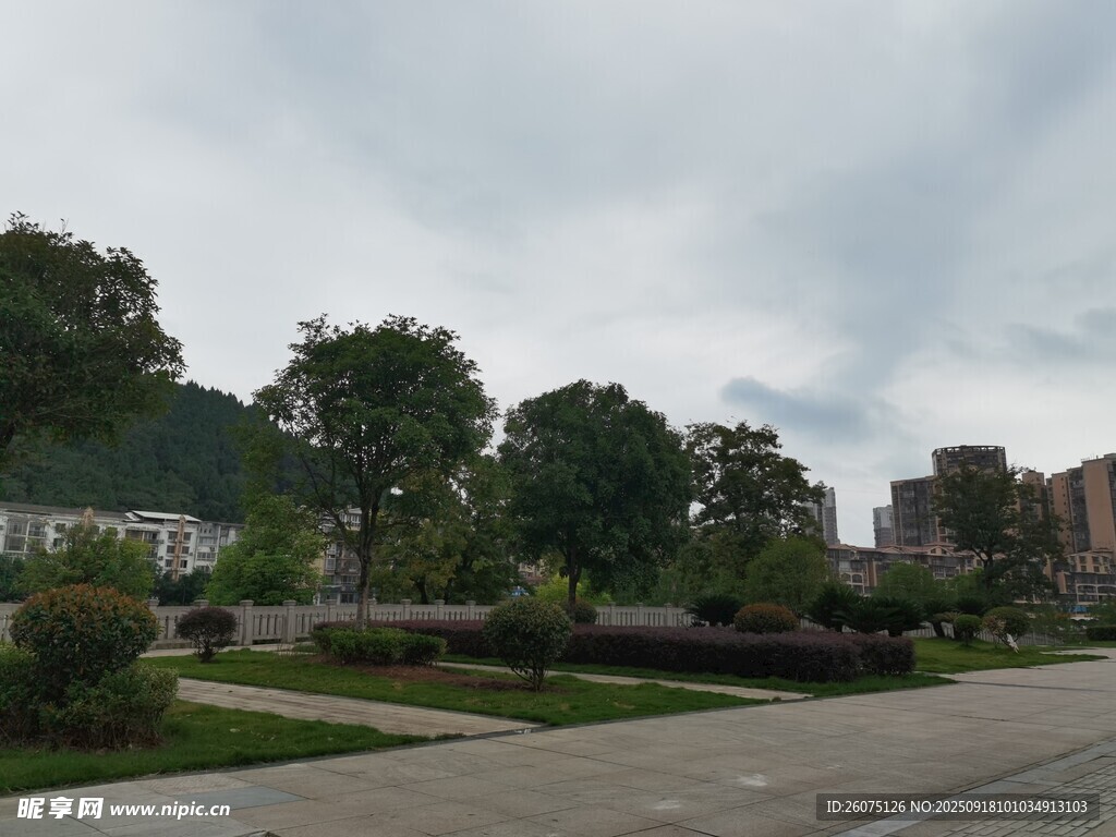 城郊街道风景