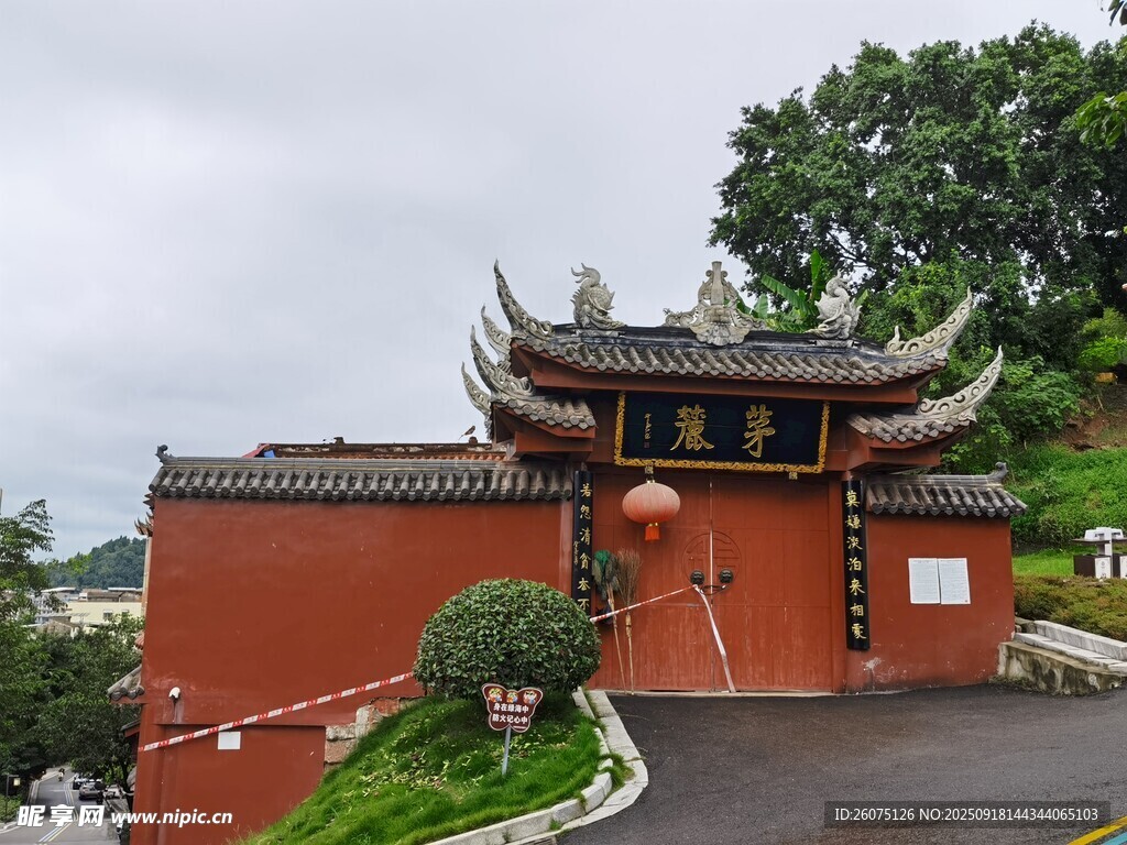 中式古建大门典雅韵味浓