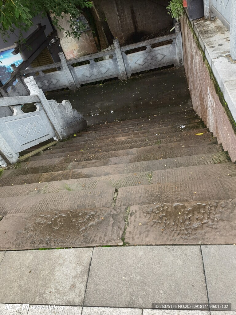 户外老旧石阶场景