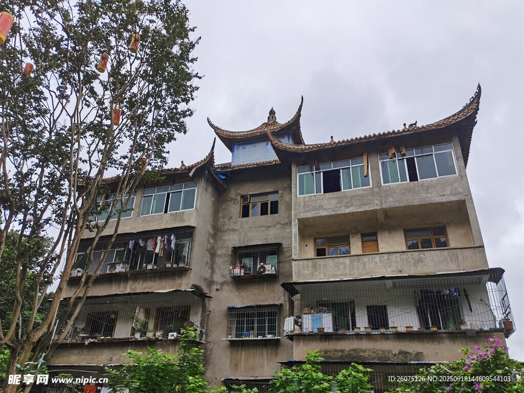中式风格多层居民楼