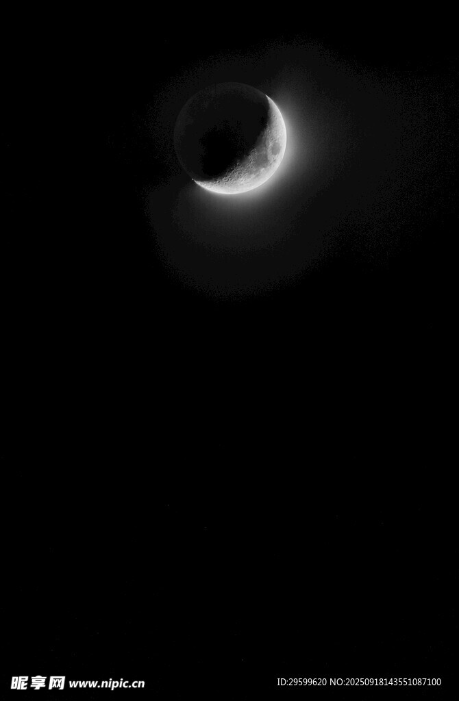 夜空中的弯弯新月