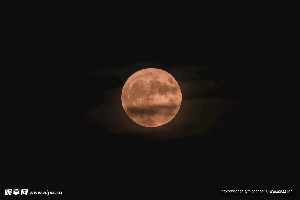 夜空中的红月