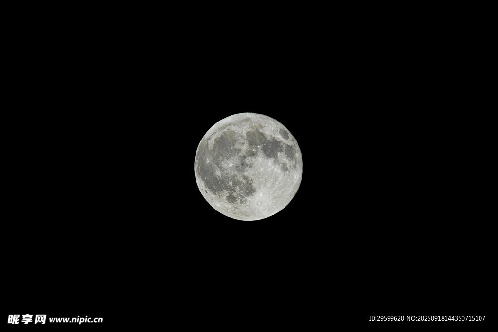 夜空中的皎洁明月