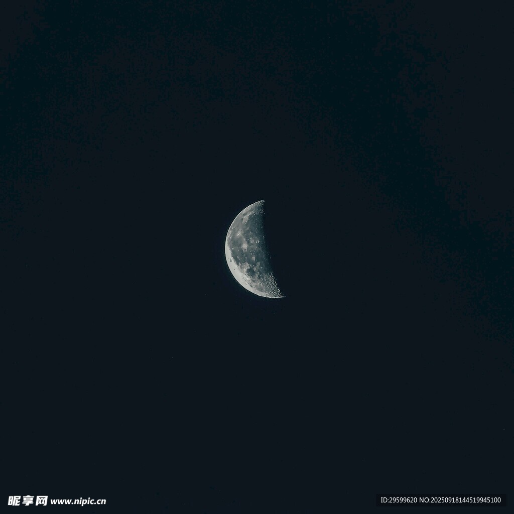夜空中的弯弯月牙