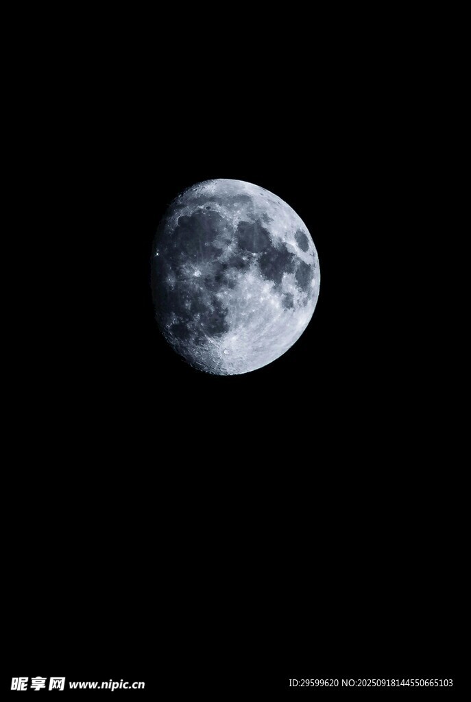 夜空中的皎洁明月