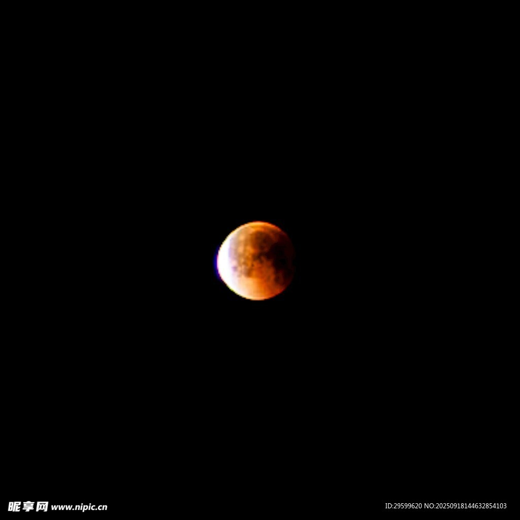 红月高悬夜空