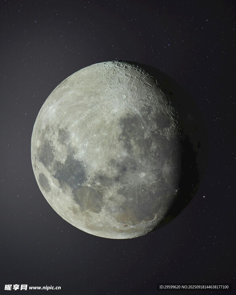 夜空中的满月