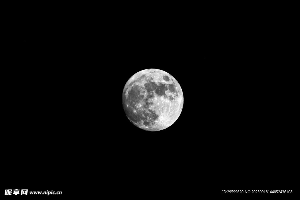 夜空中的皎洁明月