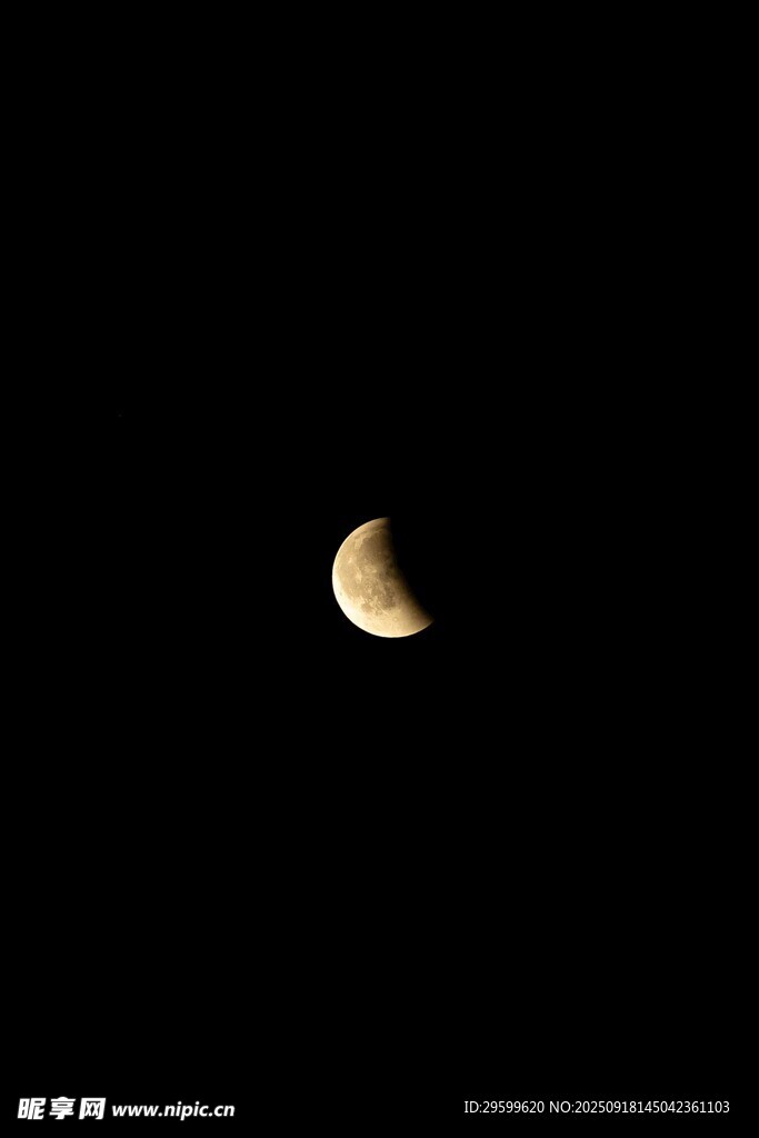 夜空中的弯弯新月