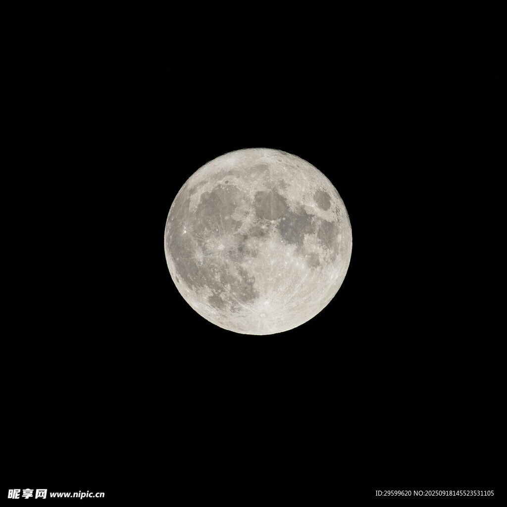 夜空中的皎洁满月