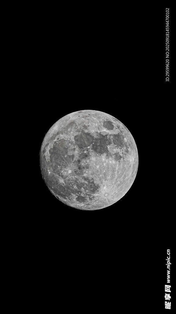 夜空中的皎洁明月