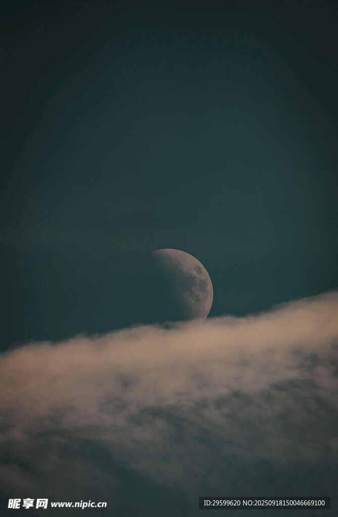 云端新月