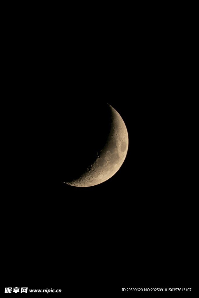 夜空中的弯弯新月