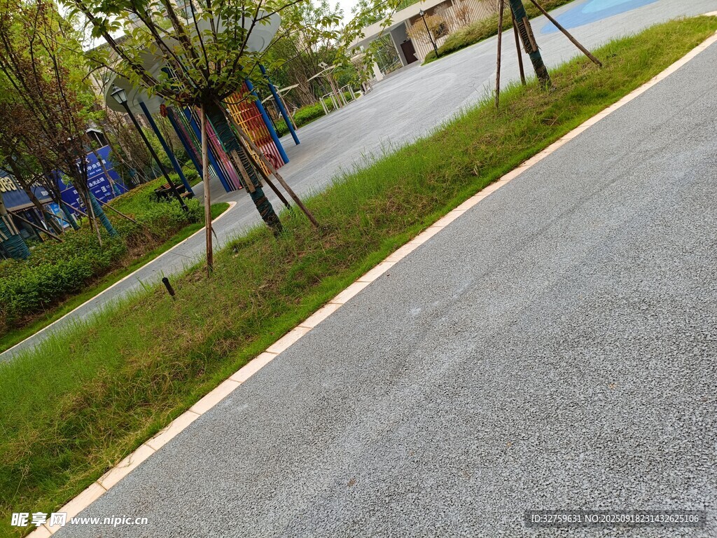 城市中整洁的沥青道路