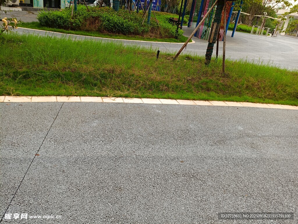 户外平坦的灰色路面场景