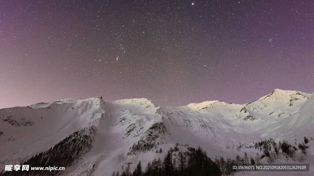 雪山星空夜景壮丽景观