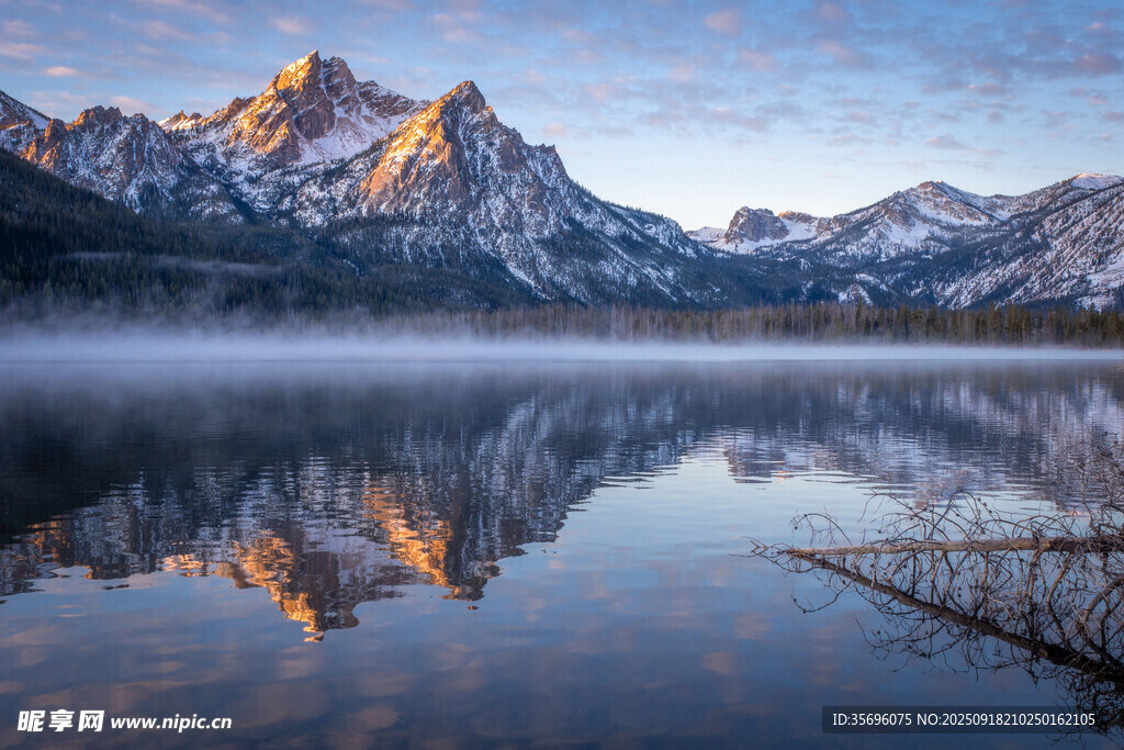 梦幻山水间的壮丽湖景