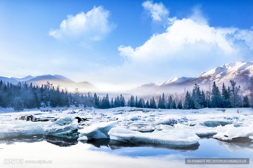 冬日冰封河岸雪景风光
