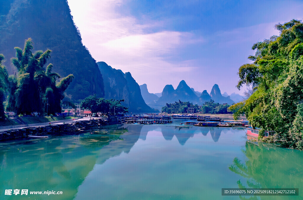 漓江山水秀丽风光图