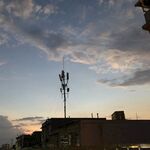 黄昏下的通信基站