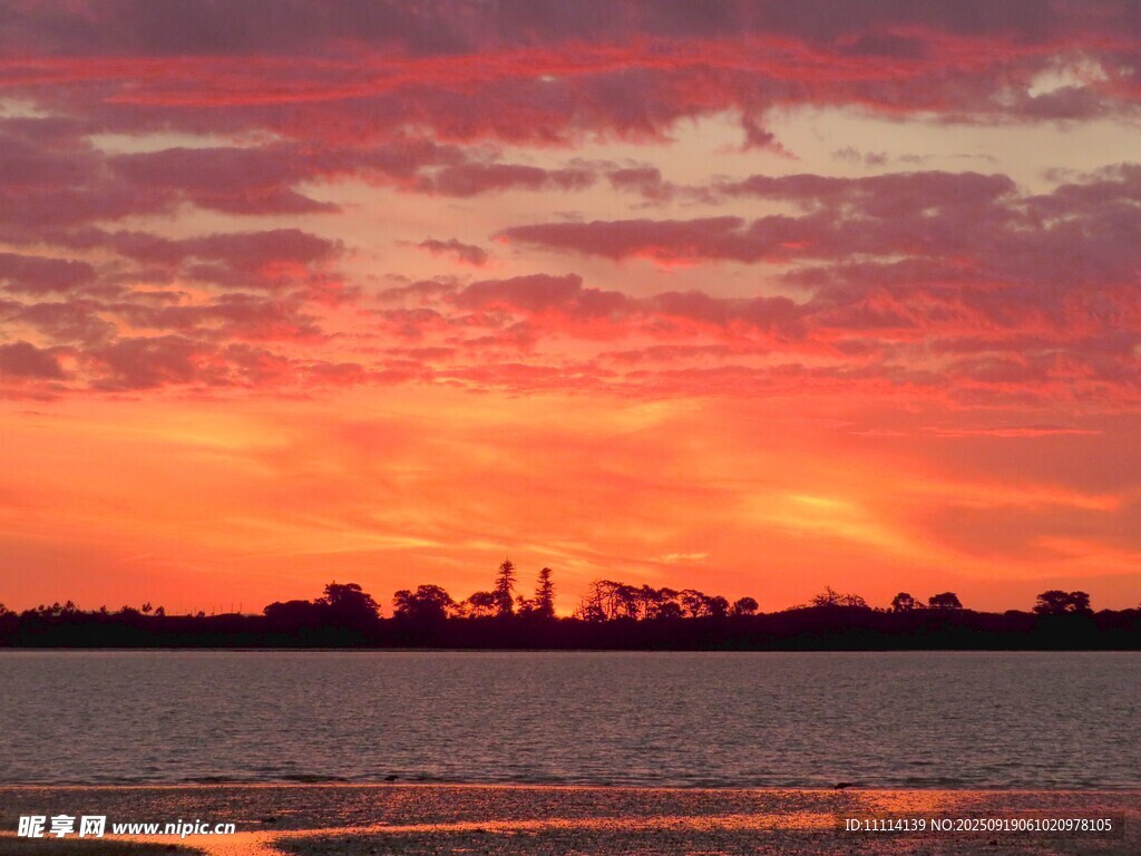 夕阳下的天际线美景