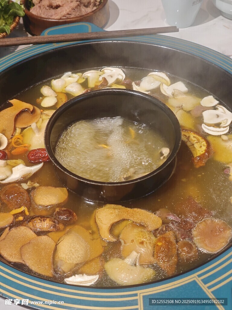 美味火锅食材丰富诱人